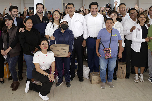 Encabeza Sergio Salomón entrega de apoyos del Bienestar en la colonia SNTE