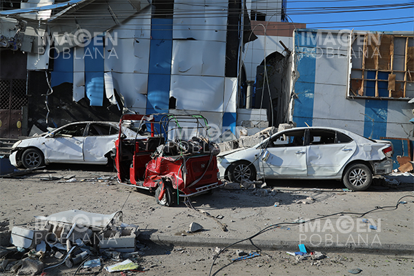 Casi 30 muertos tras explotar un camión bomba en Somalia