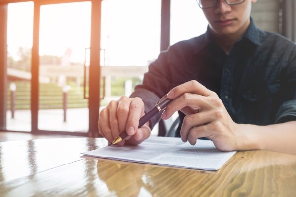La cárcel por una firma