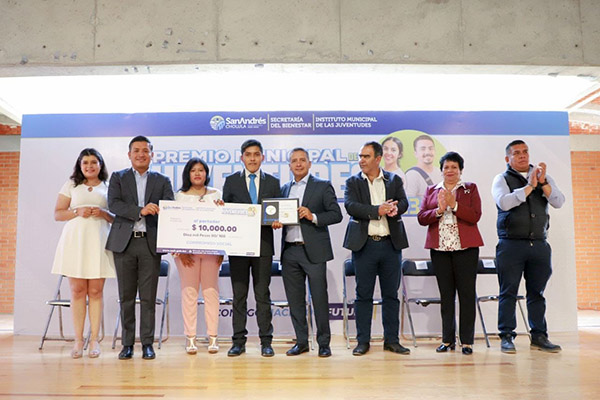 Galardona Mundo Tlatehui a los ganadores del Premio Municipal de las Juventudes