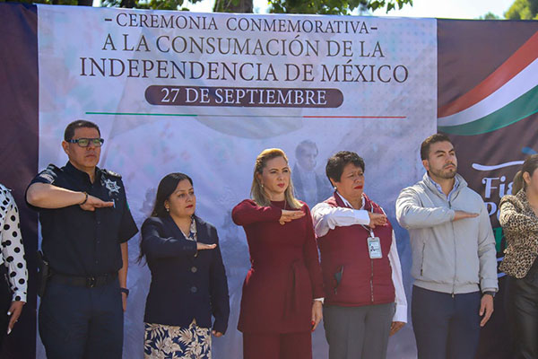 Paola Angon encabeza ceremonia por el Aniversario de la Consumación de la Independencia