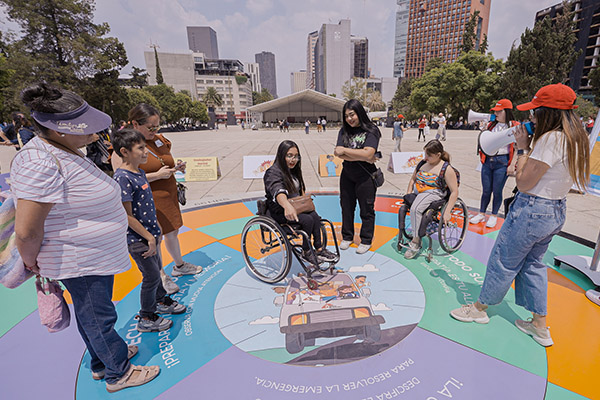 Ven a jugar y aprender sobre Médicos Sin Fronteras en el zócalo de Puebla