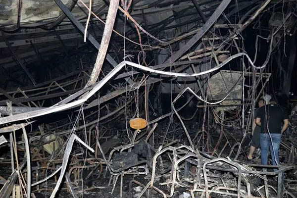 Ascienden a 98 los fallecidos en incendio ocurrido en una boda en Irak