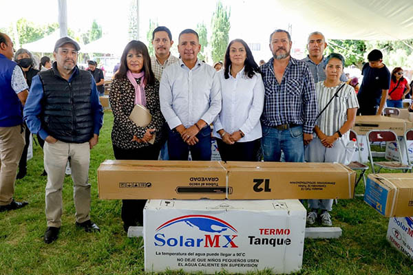 Mundo Tlatehui lleva a cabo cuarta entrega de calentadores solares