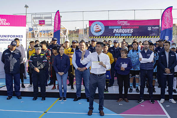 Ayuntamiento inaugura obras en San Jorge y entrega uniformes a trabajadores sindicalizados