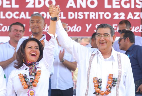 Sergio Salomón asistió a informe de diputada en Huaquechula