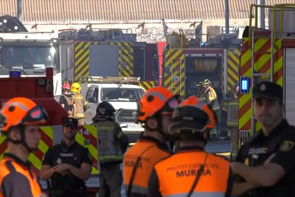Quedan dos desaparecidos tras incendio en tres discotecas de Murcia
