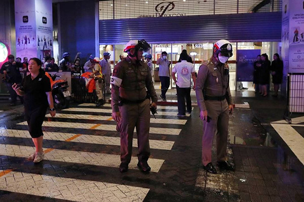 Al menos tres muertos en un tiroteo perpetrado por un adolescente de 14 años en Bangkok