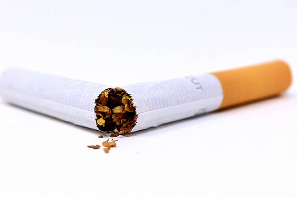 Reino Unido aprobará ley que prohíbe la venta de cigarrillos a los nacidos después de 2008