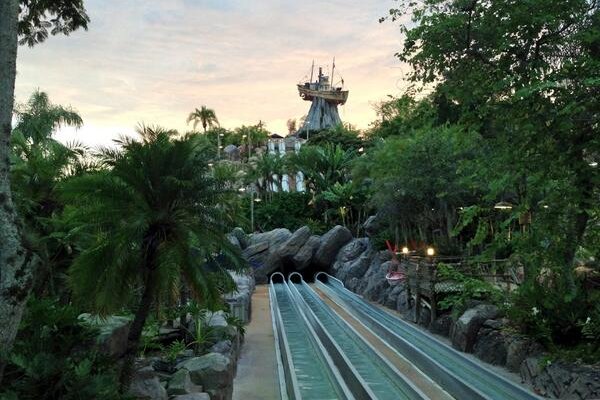 Una mujer demanda a Disney World por lesiones que sufrió en una de sus atracciones