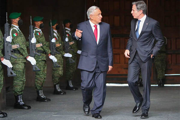AMLO y Blinken dialogarán sobre muro fronterizo, migración y drogas