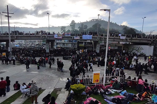 Medio centenar de carreteras bloqueadas en quinto día seguido de paro en Guatemala