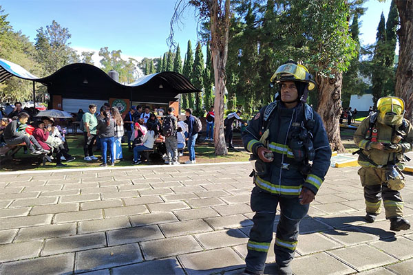 Atiende Protección Civil reporte de olor a material químico en la UTP