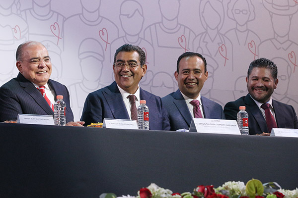 Asiste Sergio Salomón al segundo informe del alcalde de Zacatlán