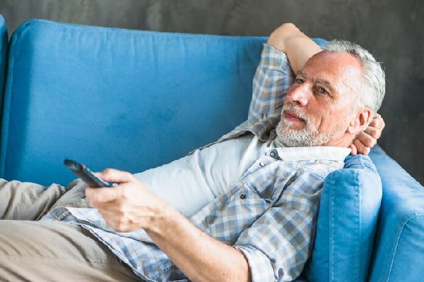 Cómo afectan las conductas sedentarias la salud de los adultos mayores