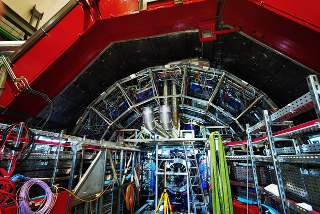 Estudiantes BUAP participan en las primeras colisiones de iones de plomo del Experimento ALICE
