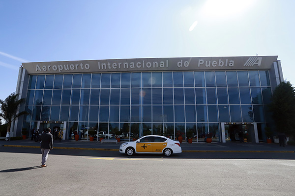 Transporte terrestre, el pequeño inconveniente del aeropuerto de Puebla