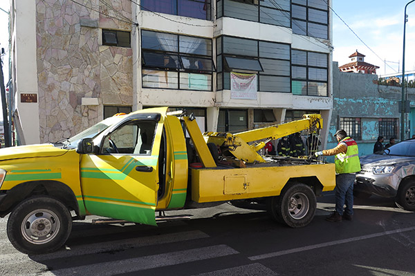 Garantiza gobierno estatal legalidad en servicio de grúas y depósitos vehiculares