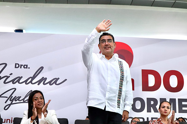 Asiste gobernador al segundo informe de labores de Ariadna Ayala