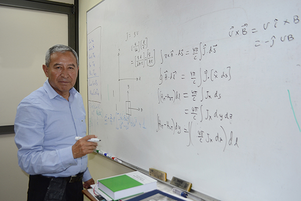 Investigador BUAP gana Premio a la Trayectoria Científica “Francisco Mejía Lira”
