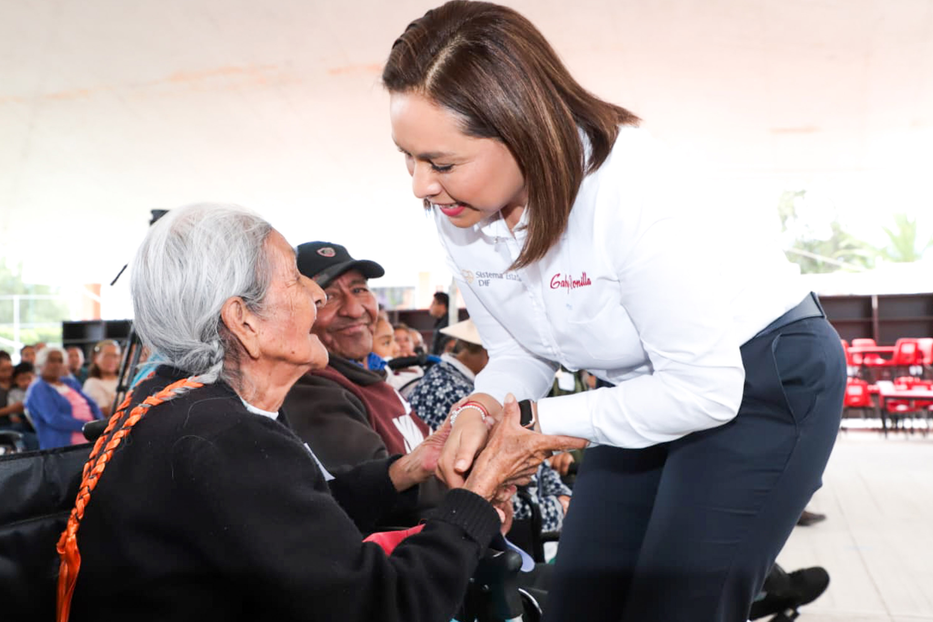 Con equipamiento para centros comunitarios, SEDIF beneficia a población de 11 municipios