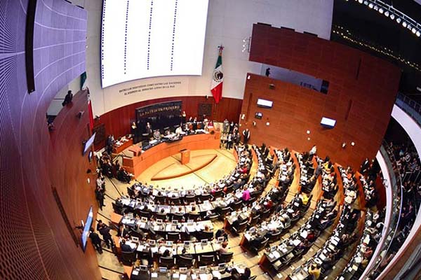 ONGs exigen a senadores investiguen la muerte de 40 migrantes en incendio