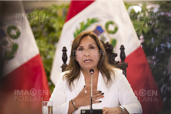 Dina Boluarte viaja a Europa y congresistas piden su destitución como presidenta