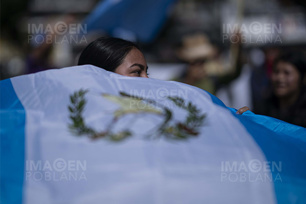 Paro cívico en defensa de la democracia entra en su día 12 en Guatemala