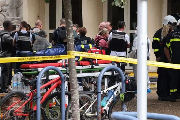 Francia declara alerta máxima antiterrorista tras atentado en colegio