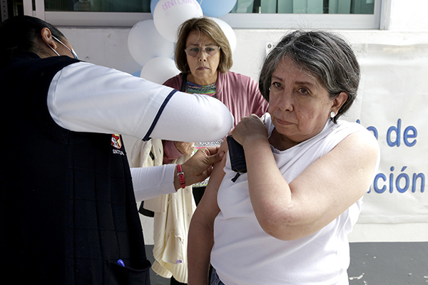¿Refuerzo de vacuna contra Covid e Influenza? Te decimos dónde acudir