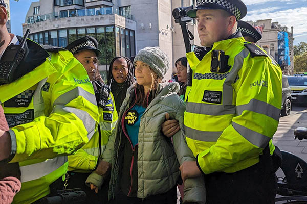 Detienen a la activista Greta Thunberg en Londres