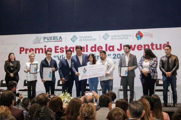 Otorgan estímulos a ganadores del Premio Estatal de la Juventud Vicente Suárez 2023