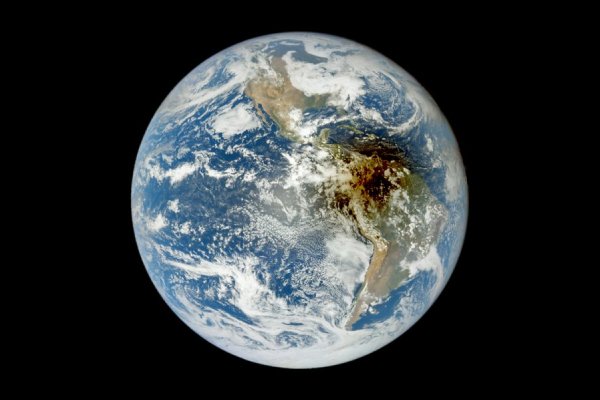 Lejano satélite capta impresionantes imágenes del eclipse solar anular