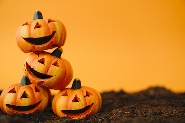 Prepárate para celebrar la fiesta de Halloween con adornos hechos en casa