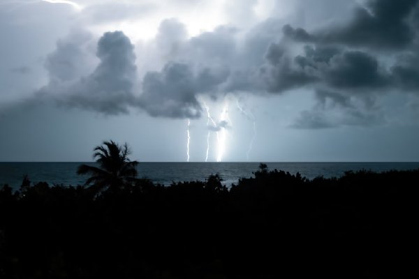 Tormenta tropical Norma se intensifica a huracán categoría 1 frente a costas mexicanas