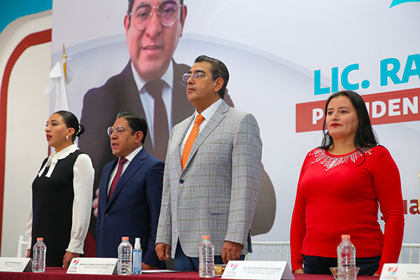 Asiste gobernador Céspedes a informe del alcalde del municipio de Lafragua