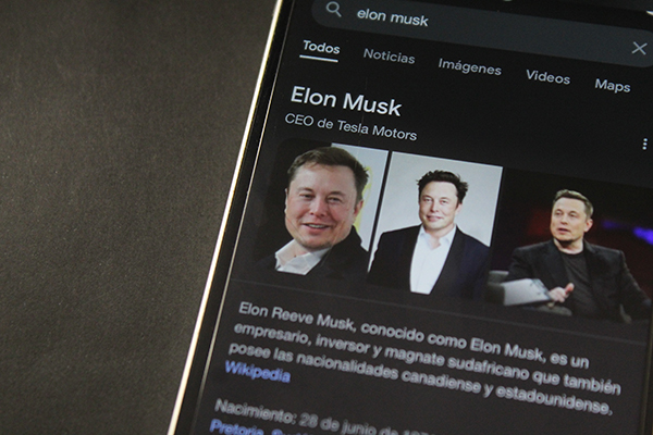 Por qué Elon Musk quiere donar 1,000 mdd si Wikipedia cambia de nombre