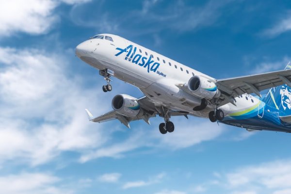 Un piloto es acusado de 83 cargos de intento de asesinato por tratar de apagar motores de avión
