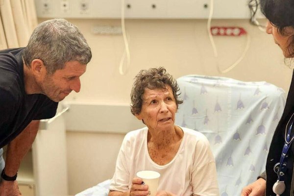 "Pasé por un infierno": anciana liberada por Hamás relata su experiencia en túneles subterráneos