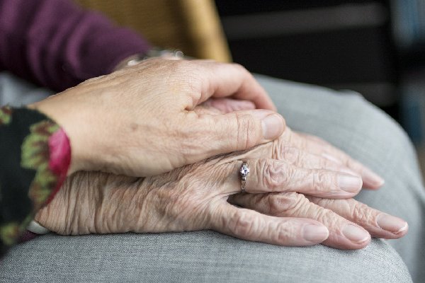Dos ancianas fallecen tras ser agredidas sexualmente en hospital de París