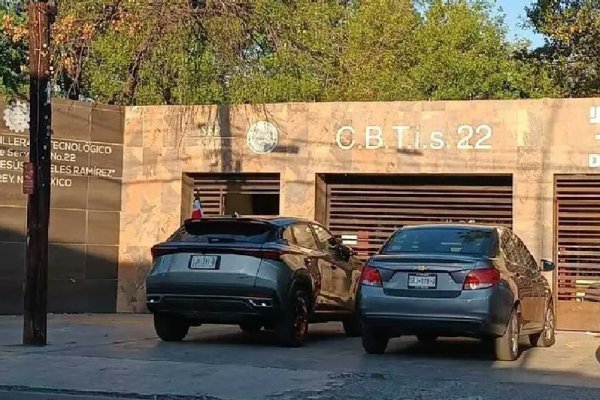 Fallido experimento de química provoca explosión en un CBTis; hay 7 alumnos heridos