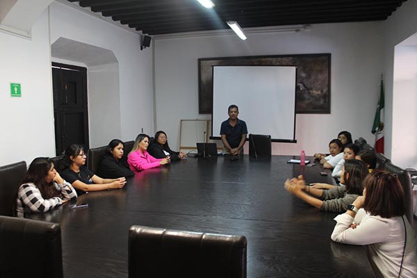 Participan trabajadoras del Congreso del Estado en taller de defensa personal