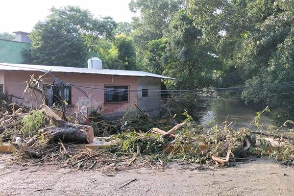 Desbordamiento de río en Venustiano Carranza deja viviendas en pérdida total