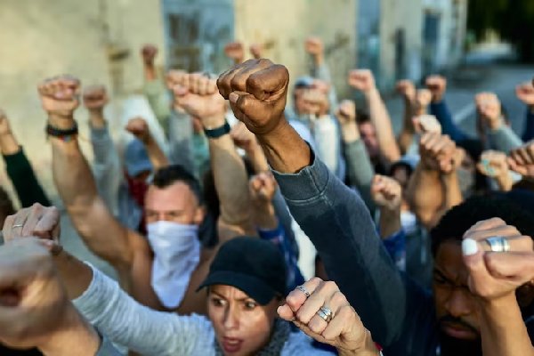 Hacen una manifestación en París en apoyo a Palestina pese a prohibición