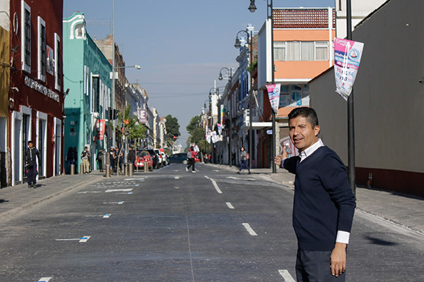 Eduardo Rivera entrega obras de rehabilitación de calles en el CH