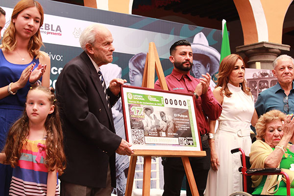 Lotería Nacional rinde homenaje a Javier Gómez Marín y al pulque