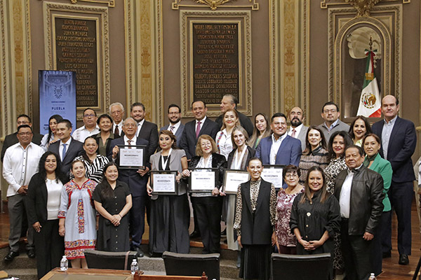 Congreso otorga medalla Luis Rivera Terrazas a científicos destacados de Puebla