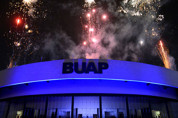 El CCU celebra su XV aniversario con una fiesta de color, luces, música y arte