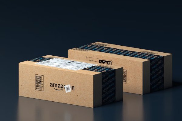 Ladrones saquean transporte de Amazon ante la mirada perpleja de su conductora