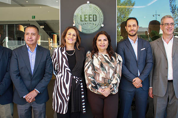 Develan placa de certificación LEED otorgada a SADRO Residencias